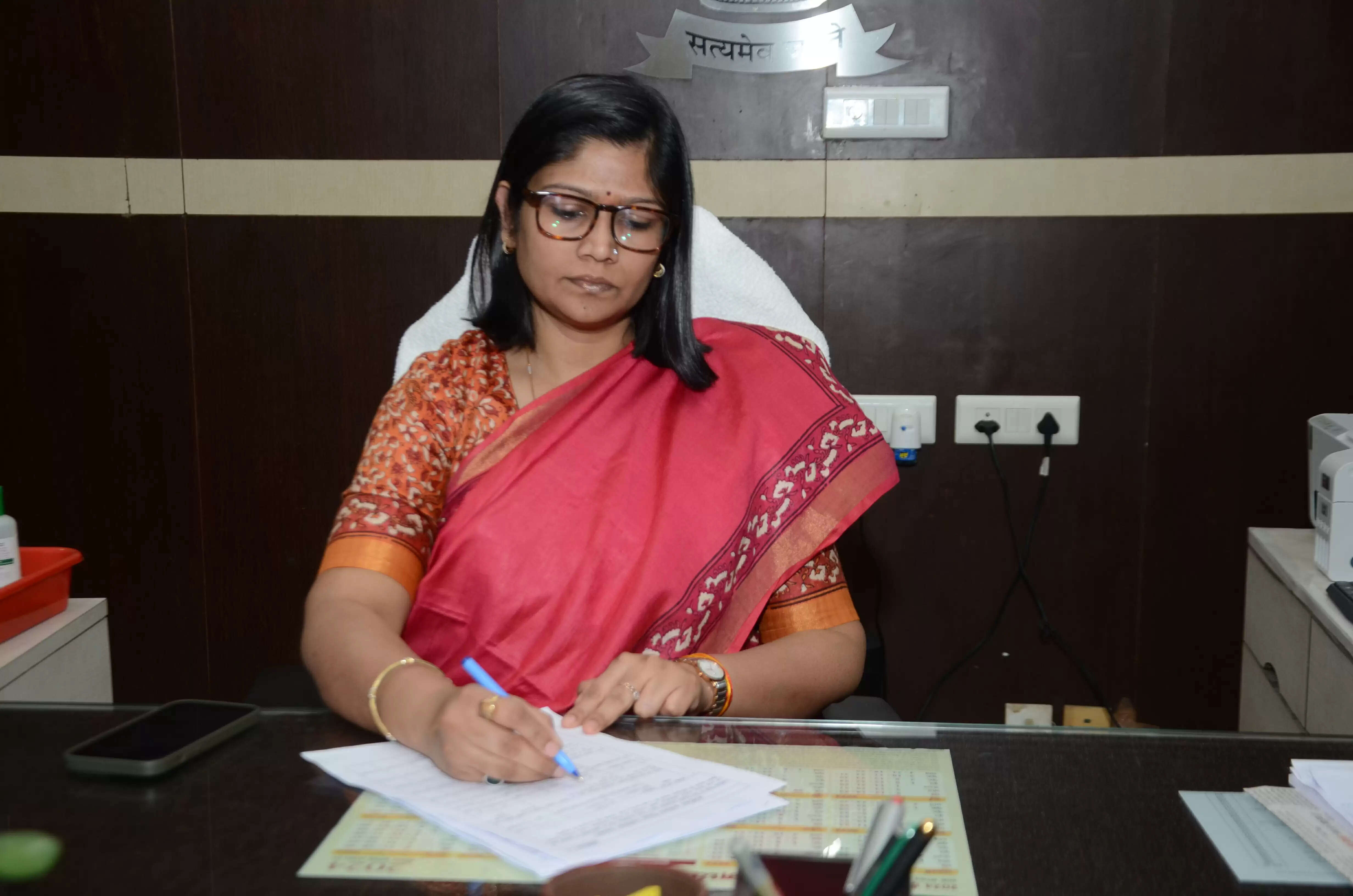 ग्वालियर: जिले की पहली महिला जिलाधीश रूचिका चौहान ने संभाला कार्यभार