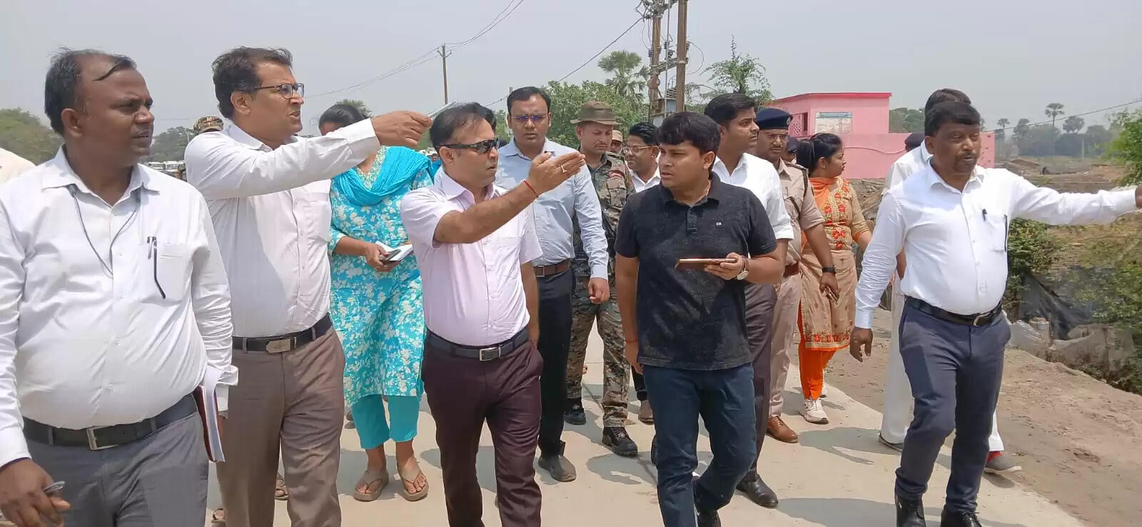 गंगा सिंचाई परियोजना योजना को लेकर जिलाधिकारी ने की समीक्षा बैठक