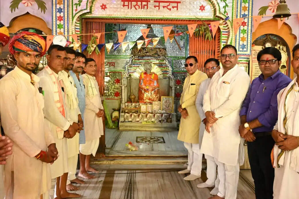 राजगढ़ः भागवत कथा में शामिल हुए मंत्री पंवार