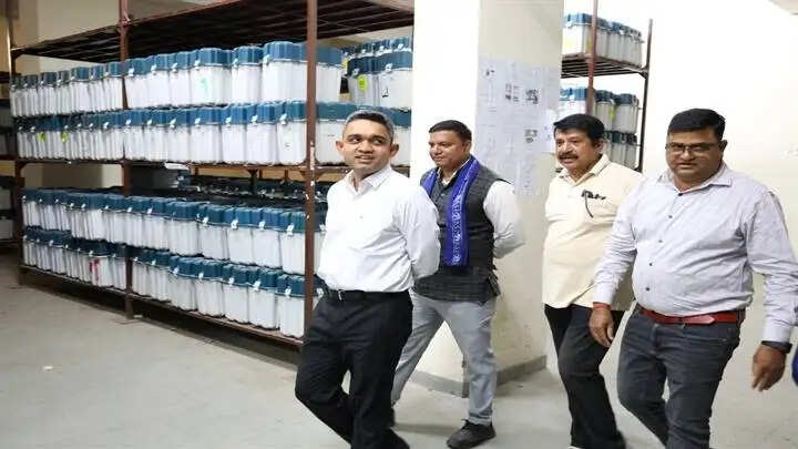 भोपाल में कलेक्टर मिश्रा ने ईवीएम गोडाउन का किया निरीक्षण, सुरक्षा व्यवस्था की जांच