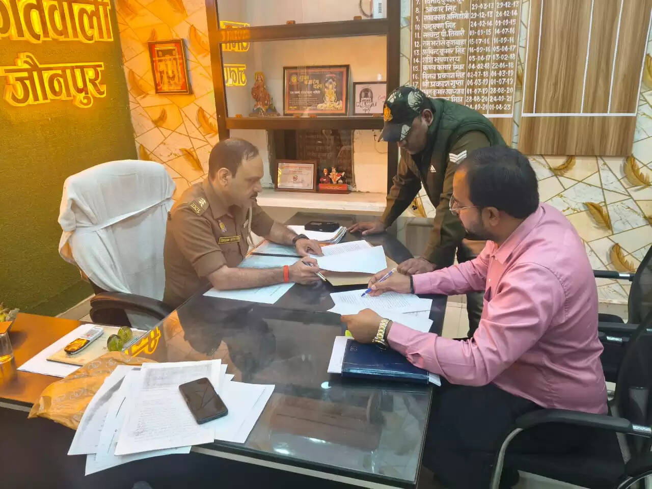 एसटीएफ की गिरफ्तारी के ख़ौफ़ से जौनपुर के 18 आरोपित भूमिगत, मोबाइल स्विच आफ