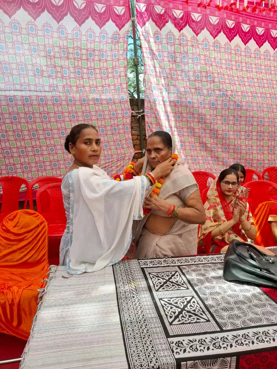 बच्चों को किताबों के साथ सामाजिक एवं सांस्कृतिक ज्ञान कराना अति आवश्यक : आशीष सिंह