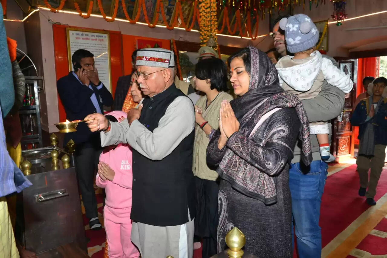 राज्यपाल ने जाखू मंदिर में की पूजा-अर्चना