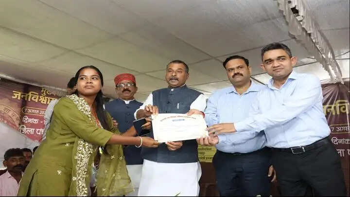 भोपालः मुगालिया हाट में लगा जनकल्याण शिविर, 30 ग्राम पंचायतों के नागरिक हुए लाभान्वित