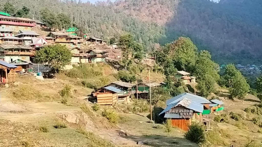 उत्तरकाशी के सालरा गांव में जल जीवन मिशन योजना परवान चढ़ती तो गांव की प्यास और आग जरूर बुझती