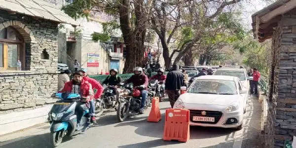 फिर लोवर मॉल रोड पर आगे स्थानांतरित हुई लेक ब्रिज चुंगी, समस्याओं को न्यौता