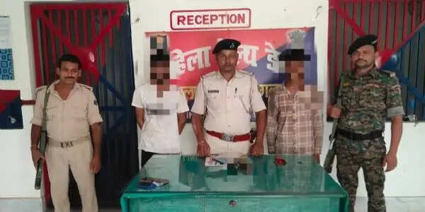 हथियार के बल पर लूट करने वाले दो अपराधी गिरफ्तार, हथियार और नकदी बरामद
