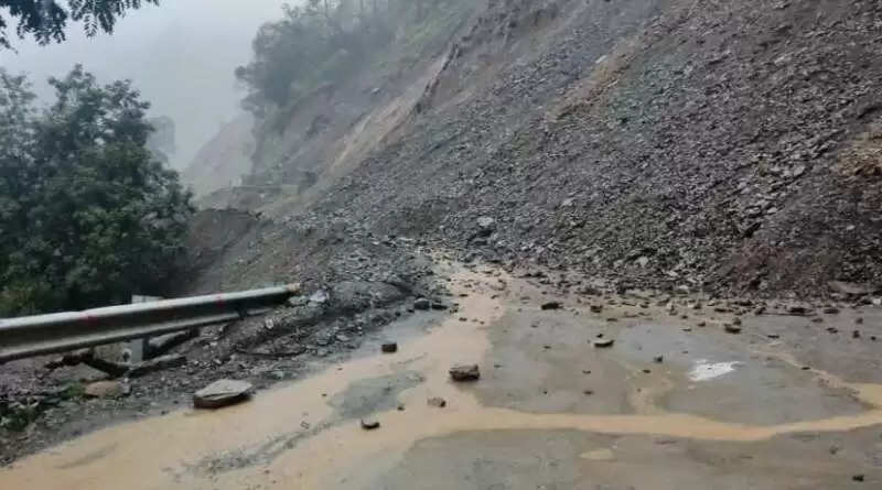 चंपावत में भारी बारिश, नेशनल हाइवे प्रभावित