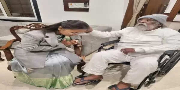 आदिवासी समाज के संघर्ष और स्वाभिमान के प्रतीक थे दिशोम गुरु: शिल्पी नेहा तिर्की