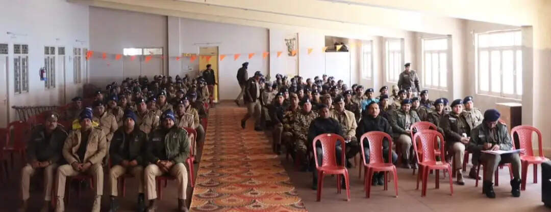 भगवान&nbsp;बदरीनाथ&nbsp;के&nbsp;कपाटाेद्घान&nbsp;में&nbsp;जुटा&nbsp;प्रशासन,&nbsp;डीएम&nbsp;व&nbsp;एसपी&nbsp;ने&nbsp;किया ब्रीफ