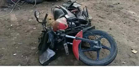 कार की टक्कर से बाइक सवार की मौत