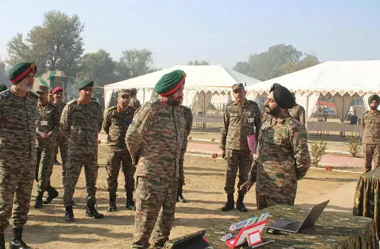 आर्मी कमांडर लेफ्टिनेंट जनरल मनजिंदर सिंह&nbsp;ने श्रीगंगानगर सैन्य स्टेशन का दौरा किया