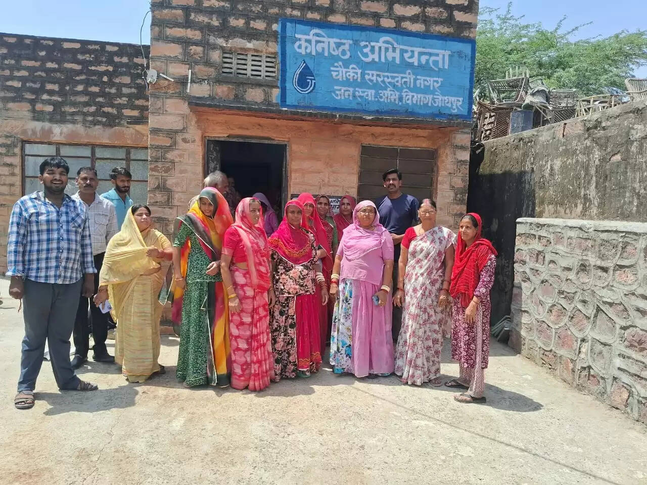 पेयजल किल्लत से परेशान लोगों ने किया प्रदर्शन