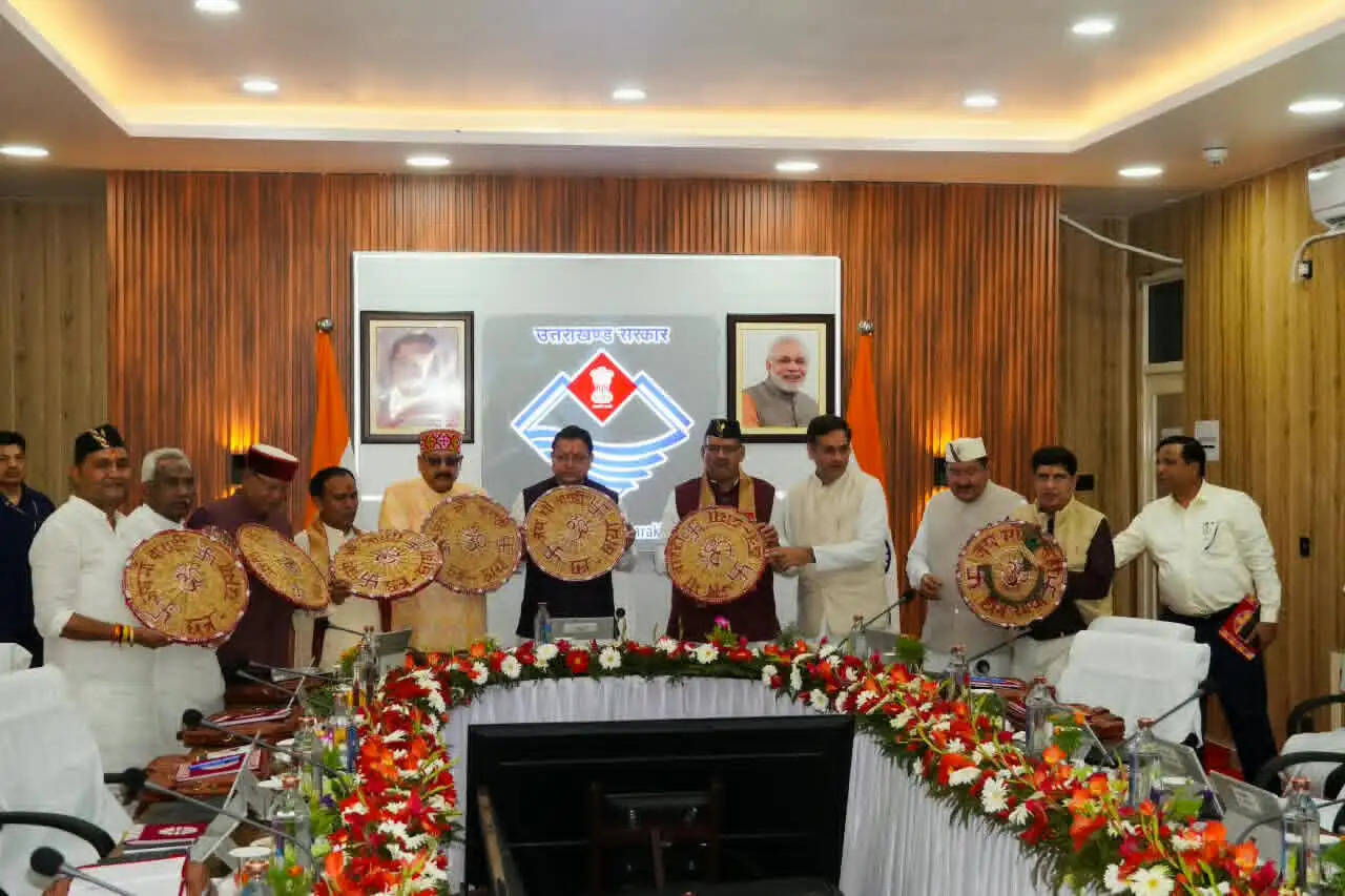 चम्पावत में पहली कैबिनेट बैठक, रोजगार से नजूल भूमि तक कई अहम फैसले