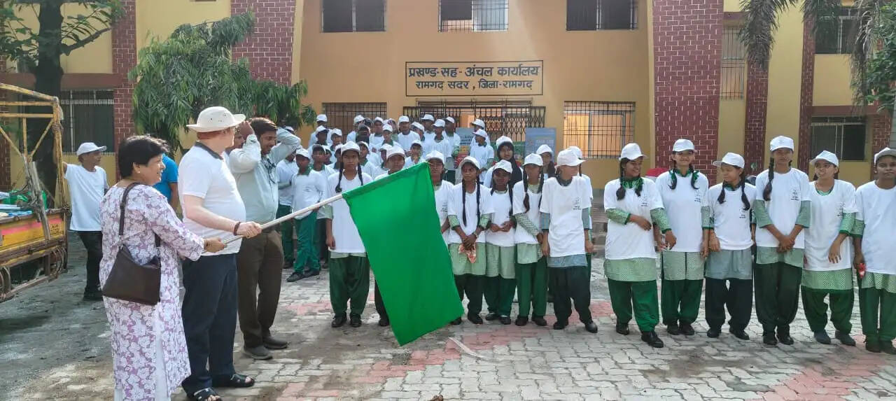 मैराथन दौड़ कर बच्चों ने समाज को नशा मुक्ति का दिया संदेश
