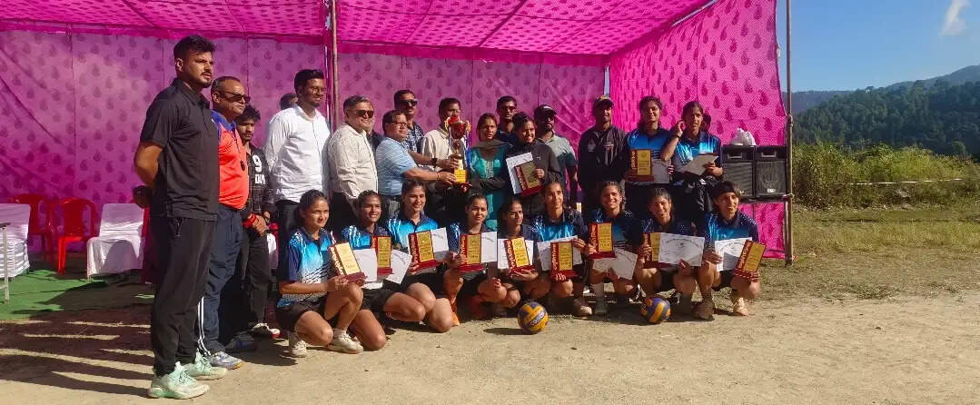 बिरला परिसर श्रीनगर बना अंतर महाविद्यालय वॉलीबॉल का चैंपियन