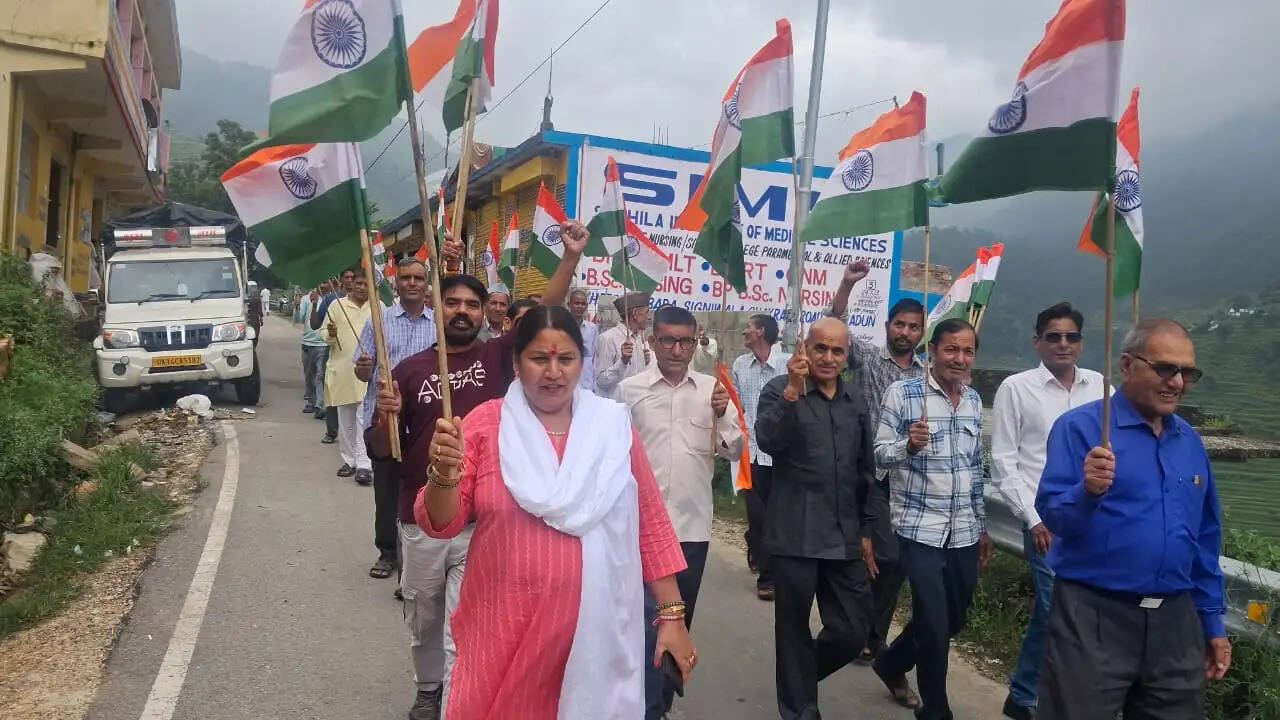 प्रतापनगर&nbsp;के&nbsp;सेमधार&nbsp;में&nbsp;निकाली&nbsp;भव्य&nbsp;हर&nbsp;घर&nbsp;तिरंगा&nbsp;यात्रा