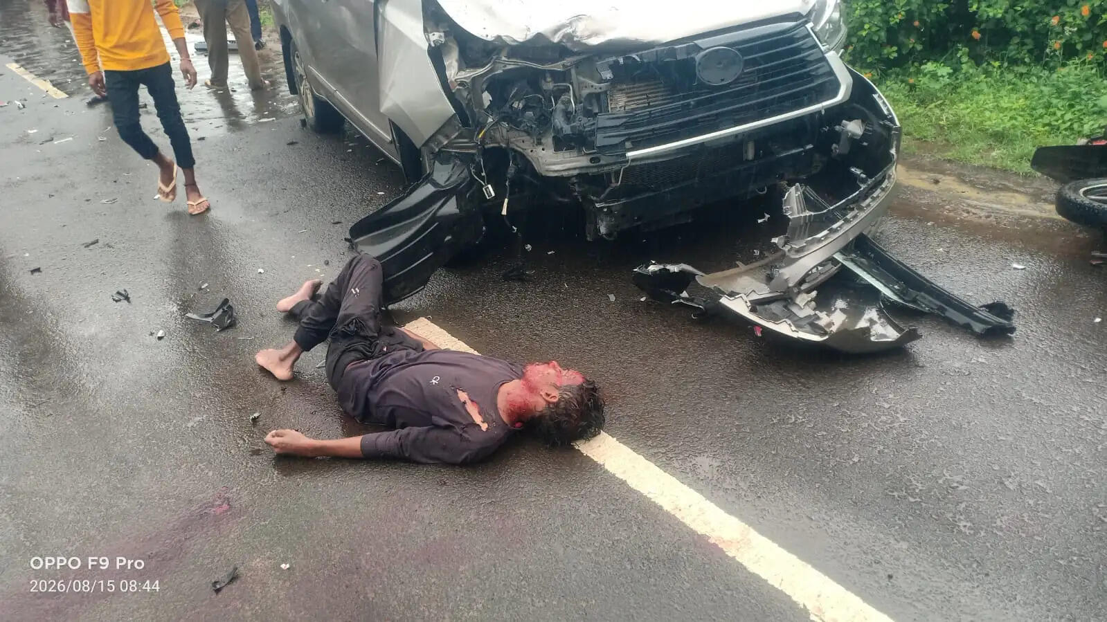 जबलपुर: तेज रफ्तार बाइक कार से भिड़ी, एक युवक की मौत, दूसरा गंभीर घायल