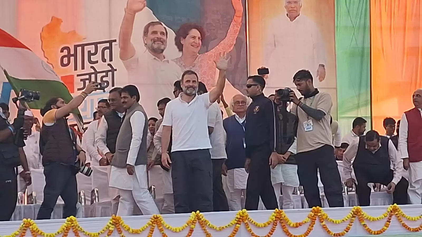 दलित, पिछड़े कंपनियों में नहीं मनरेगा की लिस्ट में नज़र आते हैं : राहुल गांधी