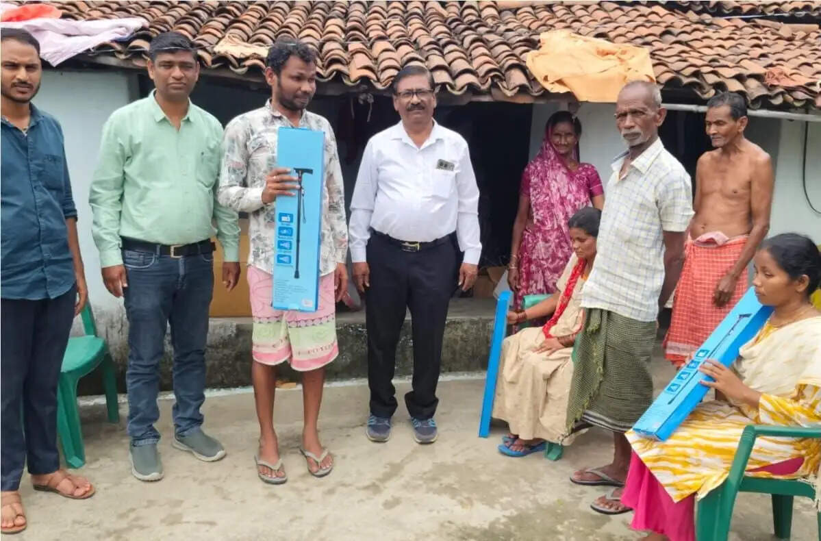 कोरबा में तीन दृष्टिबाधित भाई-बहनों के जीवन में गूंजे खुशियों के सुर, कलेक्टर ने दो सप्ताह में पूरा किया वादा