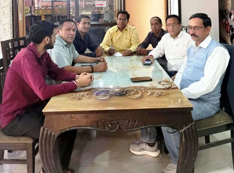 भुगतान लंबित होने पर प्रधान संगठन नाराज