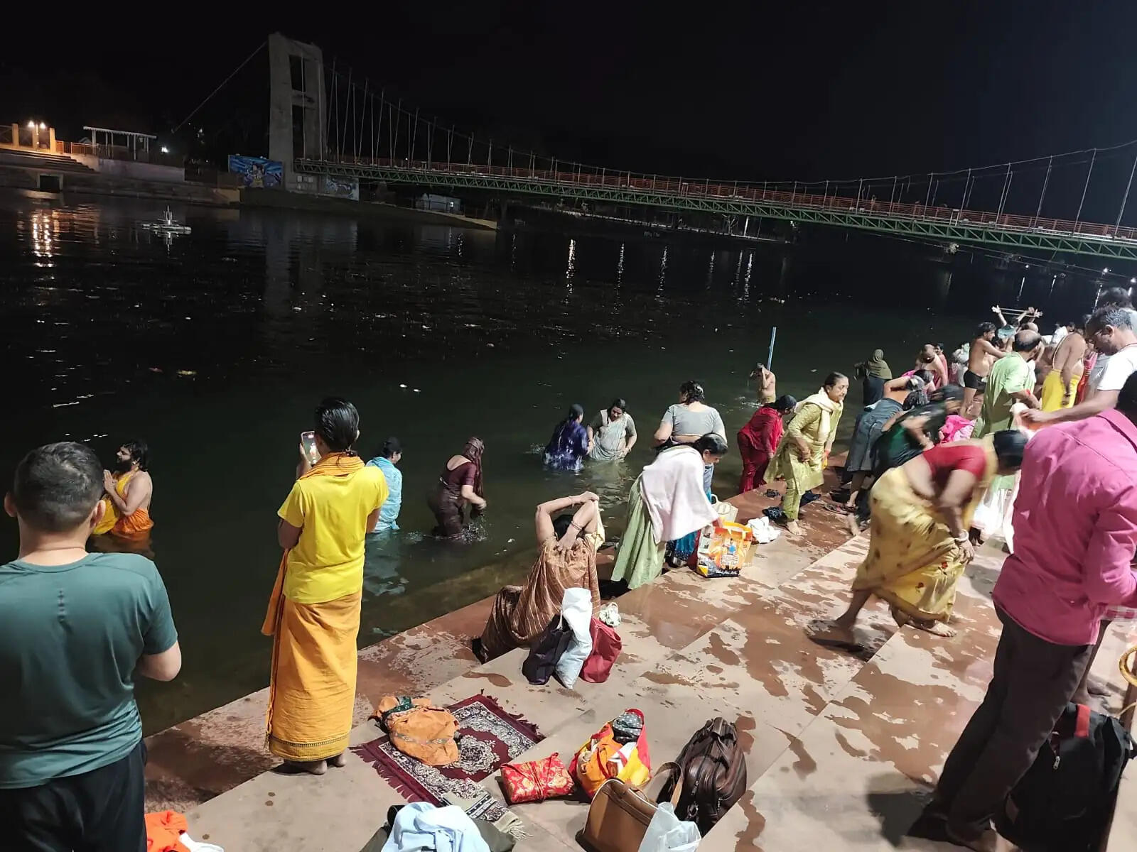 अनूपपुर: सुबह आरती के बाद बंद हुए मंदिरों के पट, शाम को खुलते ही उमडी श्रद्धालुओं की भीड