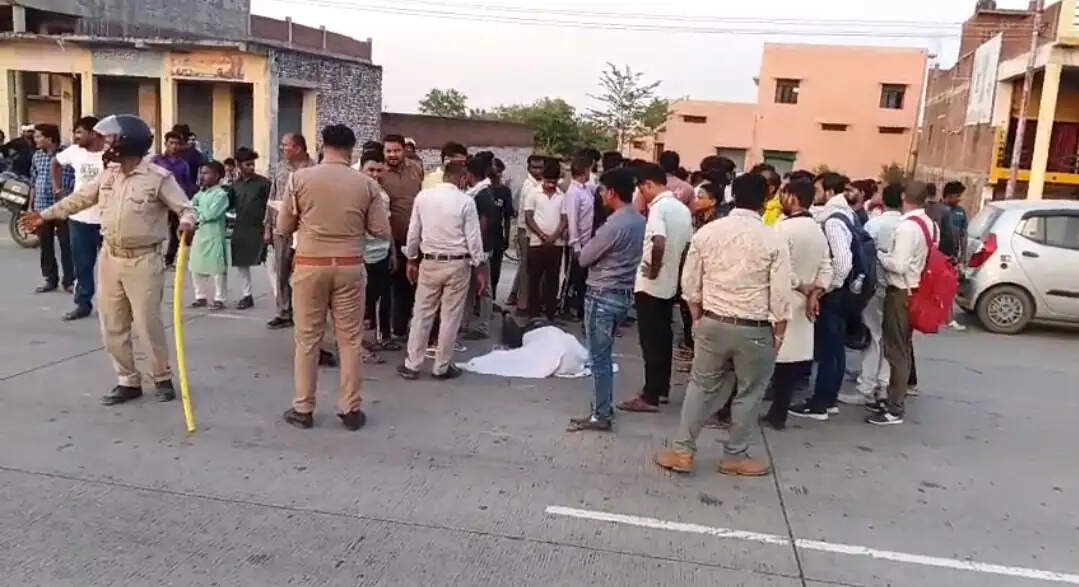 फतेहपुर में अज्ञात ट्रक की टक्कर से बाइक सवार की मौत