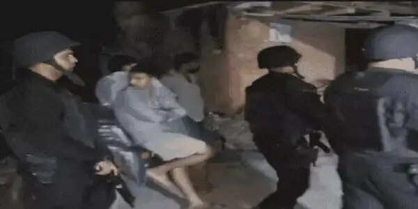 उप्र के आजमगढ़ में पत्नी-बेटे और दो पुजारियों को मारने वाला आरोपित मुठभेड़ में ढेर