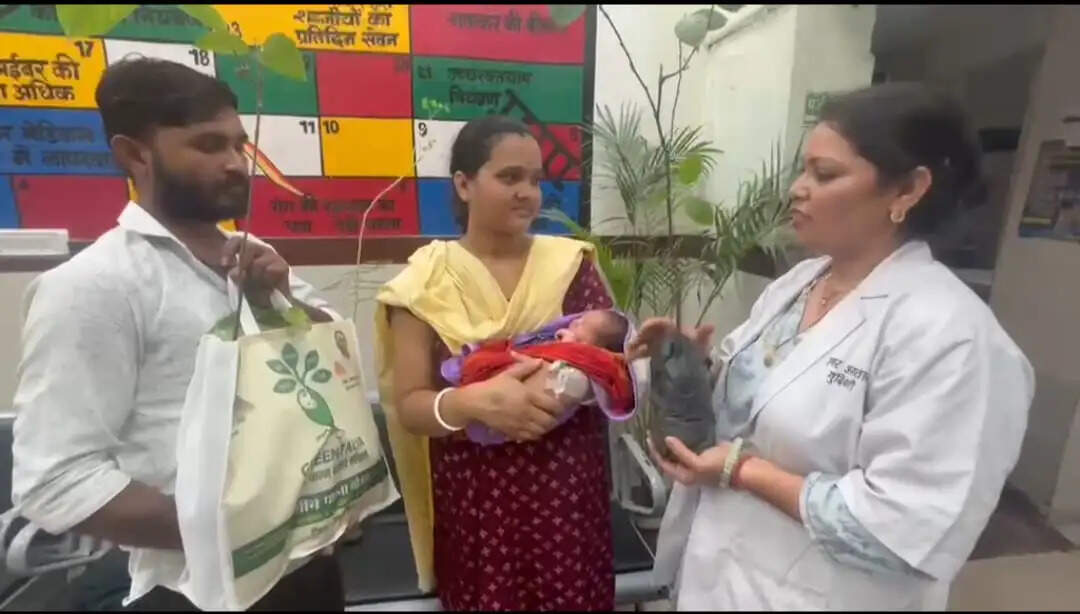प्रोजेक्ट ग्रीन पालना : माताओं को बच्चे के जन्म पर पांच पौधों की भेंट