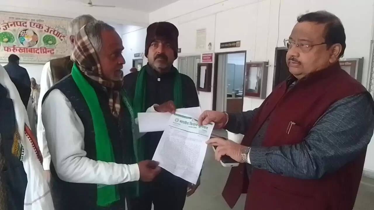 किसान नेता पीआर पांड्यन की रिहाई को लेकर भाकियू ने ज्ञापन साैंपा