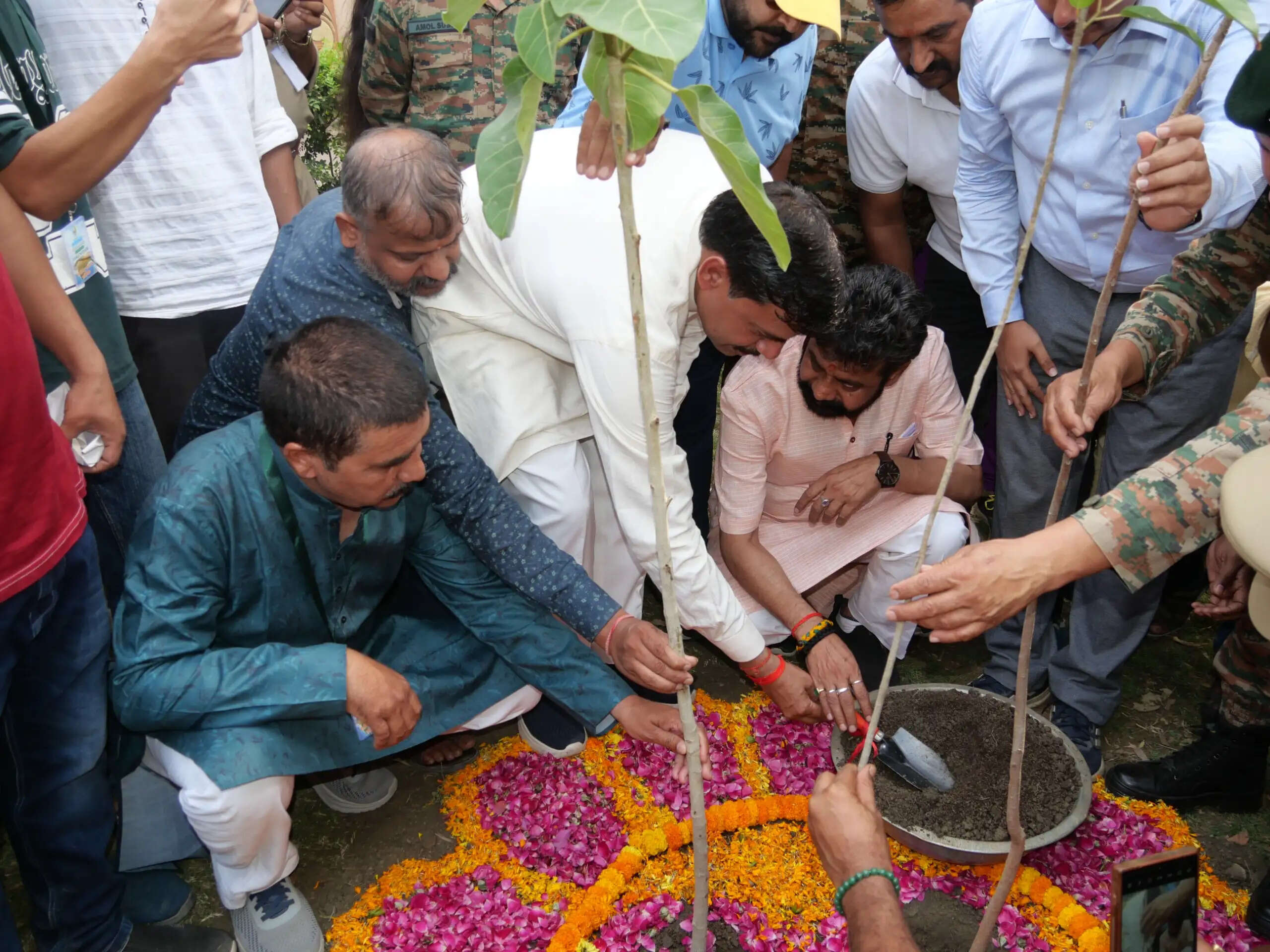 विश्व पृथ्वी दिवस : हरित संगम में पर्यावरण संरक्षण पर मंथन, प्रदूषण मुक्त धरा का संकल्प
