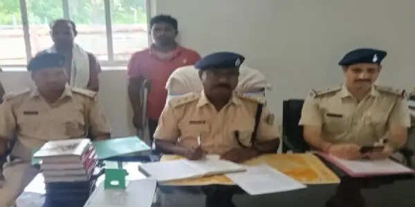 एकलव्य विद्यालय चोरी कांड का खुलासा, दो आरोपित गिरफ्तार