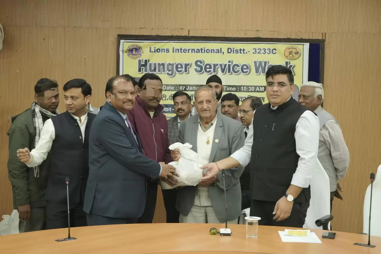 कोरबा : टीबी उन्मूलन अभियान में लॉयन्स क्लब की सहभागिता, कलेक्टर ने मरीजों को बांटी पोषण किट