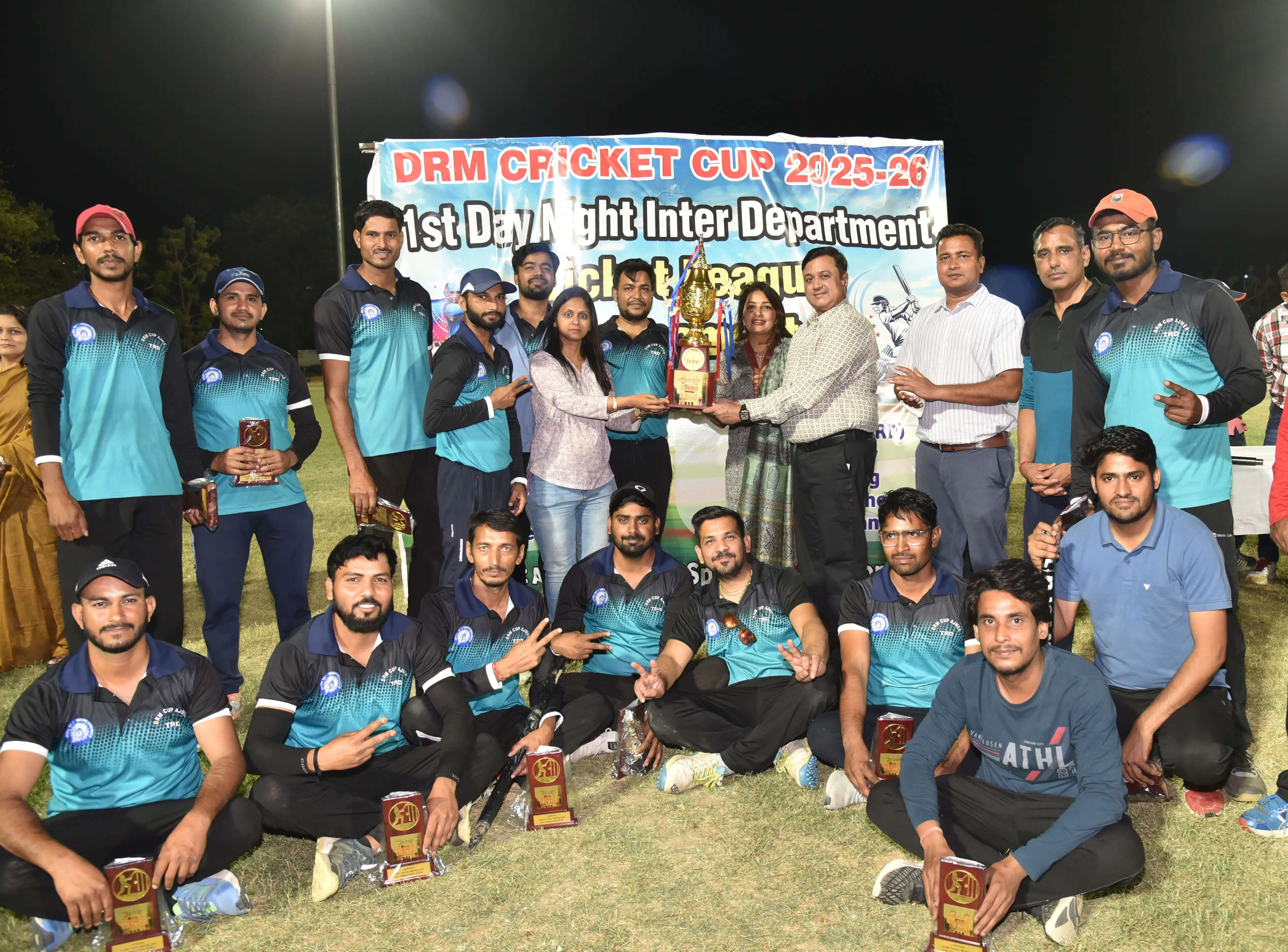 टीआरडी इलेक्ट्रीकल बनी डीआरएम क्रिकेट कप की विजेता