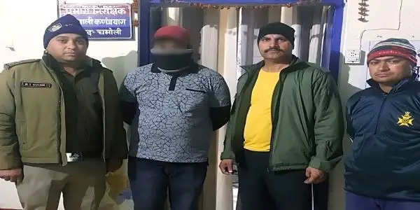 जब पुलिस हुई चौकन्नी तो तस्करों ने हवाई मार्ग से शुरू की अवैध स्मैक की तस्करी