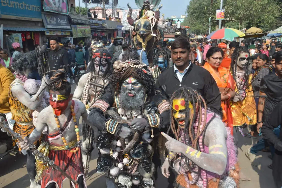 श्री काशी विश्वनाथ धाम के वर्षगांठ पर निकली भव्य लोक उत्सव शोभायात्रा