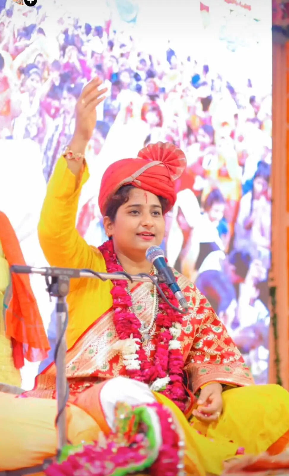 श्रीमद्भागवत कथा के चतुर्थ दिवस धूमधाम से मनाया गया श्रीकृष्ण जन्मोत्सव