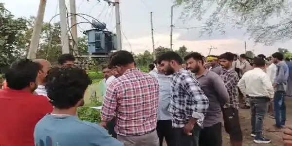 अनूपपुर: पुत्री-पुत्र को विद्युत विभाग देगा नौकरी का लिखित संयुक्त पत्र, 8 लाख मुआवजा के आश्वासन के बाद माने परिजन