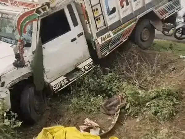 सीहोर में धान रोपाई के लिए जा रहे&nbsp;मजदूरों से भरी&nbsp;पिकअप पलटी, महिला की मौत,&nbsp;30 से अधिक घायल