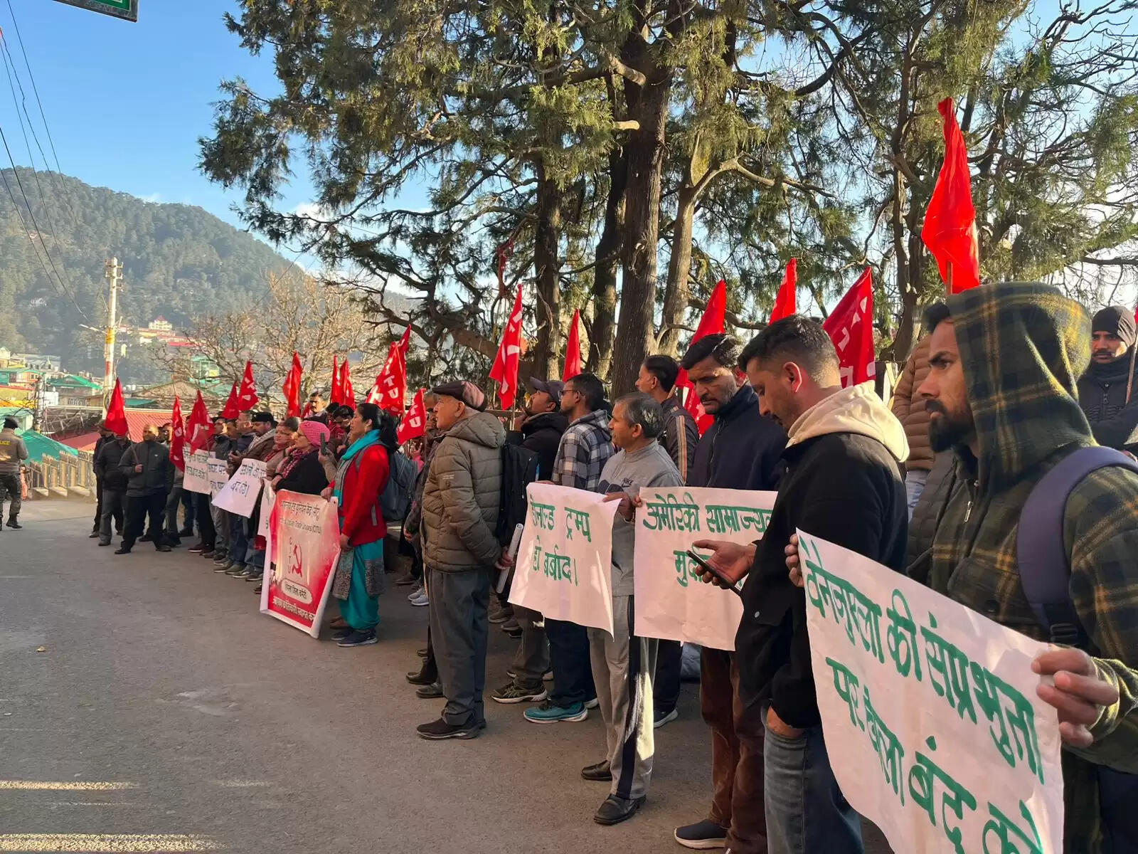 वेनेजुएला पर अमेरिकी हमले के विरोध में शिमला में प्रदर्शन