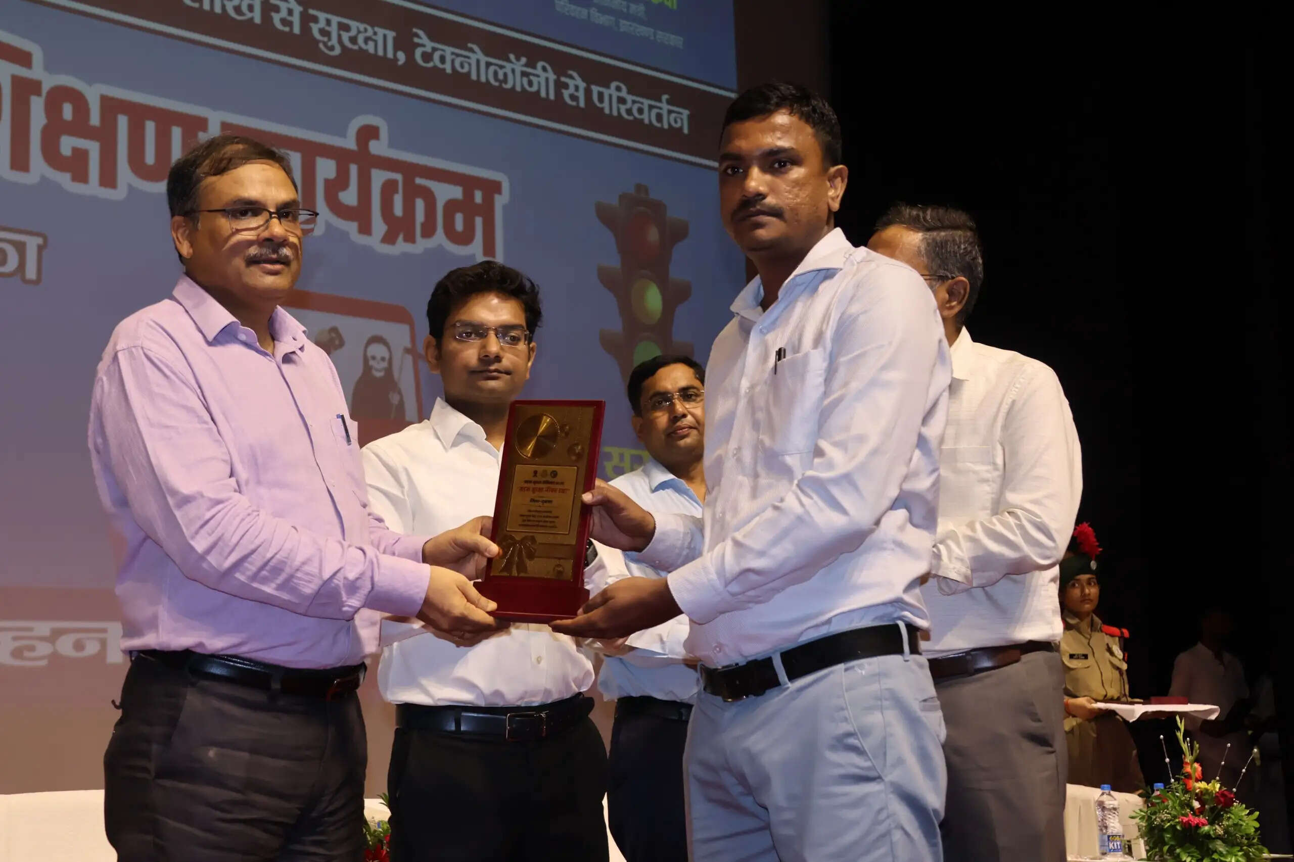 सेमिनार में सड़क सुरक्षा के क्षेत्र में बेहतर करने वाले हुए सम्मानित