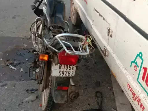 एम्बुलेंस की टक्कर से दो मौसेरे भाइयों की मौत, ड्राइवर वाहन समेत फरार