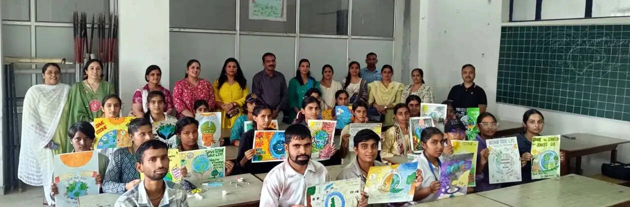 हिसार : पोस्टरों में उभरा ओजोन संरक्षण का संदेश, 21 विद्यार्थियों ने दिखाई प्रतिभा