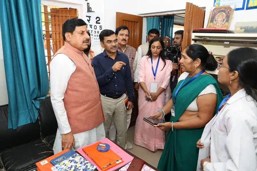मुख्यमंत्री डॉ. यादव ने उप स्वास्थ्य केन्द्र तलून का किया निरीक्षण, स्वास्थ्य सुविधाओं का लिया जायजा