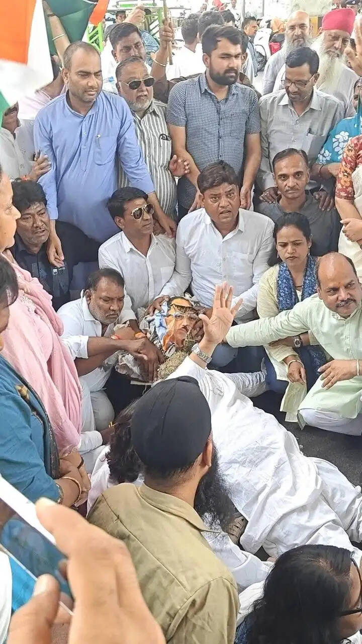 भाजपा प्रदेश प्रभारी अग्रवाल के बयान के विरोध में अजमेर में कांग्रेस का प्रदर्शन