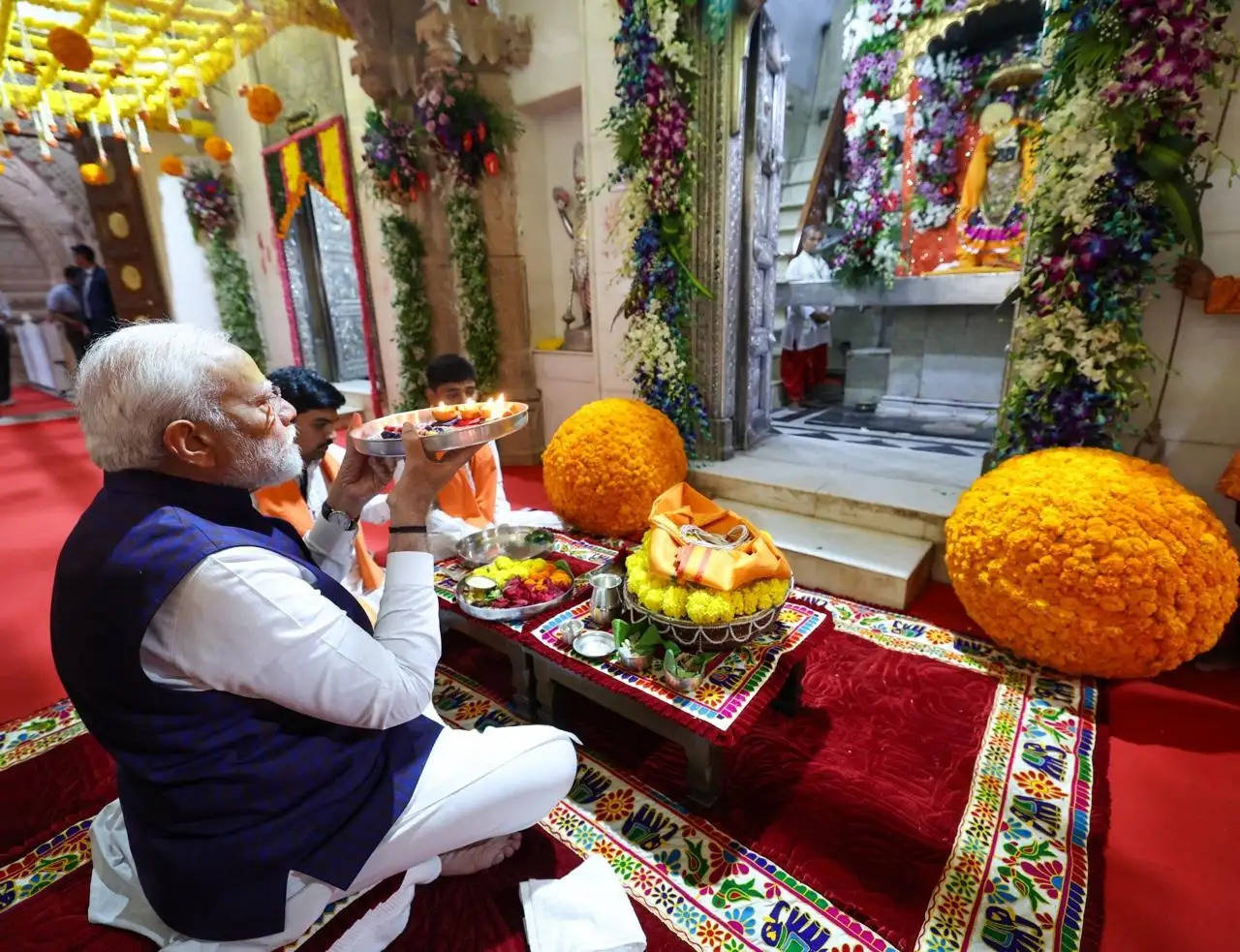 प्रधानमंत्री मोदी ने द्वारका के जगत मंदिर में की पूजा