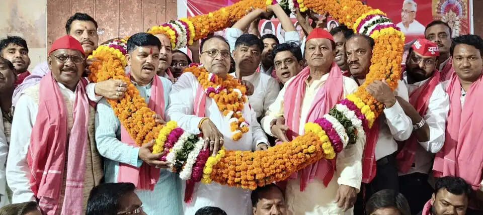 देश के नागरिकों को मूल मुद्दों से भटकाकर अंतरराष्ट्रीय घटनाओं की चर्चा कर रही भाजपा : पूर्व सपा विधायक