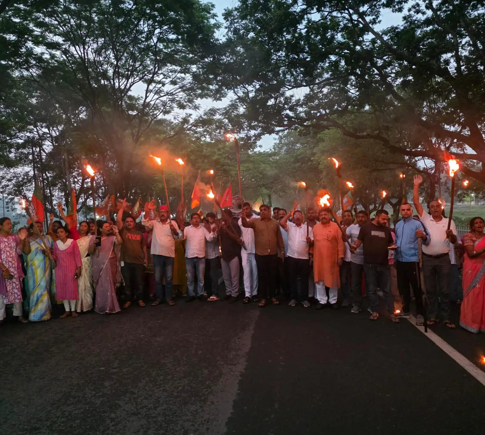 भाजपा ने धुर्वा से लापता मासूम बच्चों की बरामदगी की मांग को लेकर निकाला मशाल जुलूस, प्रशासन से जल्द कार्रवाई की अपील