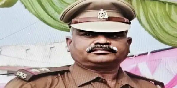 औरैया : हाईवे पेट्रोलिंग जीप को तेज रफ्तार डंपर ने मारी टक्कर, दरोगा की मौत, दो पुलिसकर्मी गंभीर