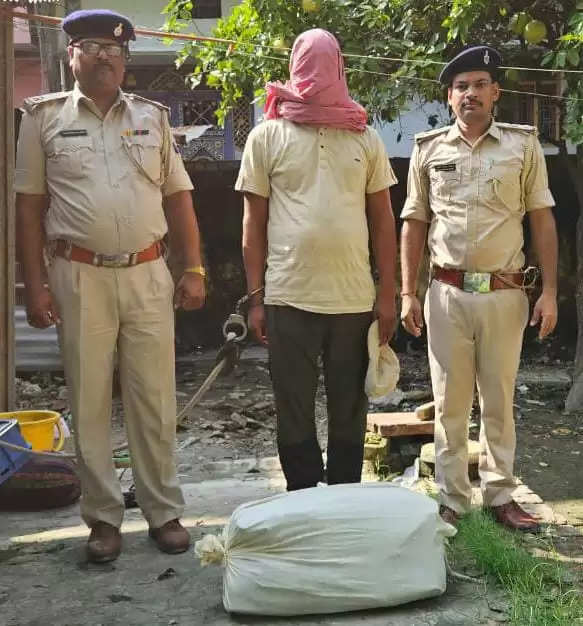 बेतिया पुलिस ने मादक पदार्थ के साथ  एक कारोबारी को रंगे हाथ गिरफ्तार किया